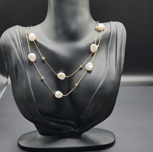 Gold and Whide Pearl Necklace - Picture 6 of 8
